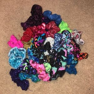 Pack of 31 metallic and neon scrunchies